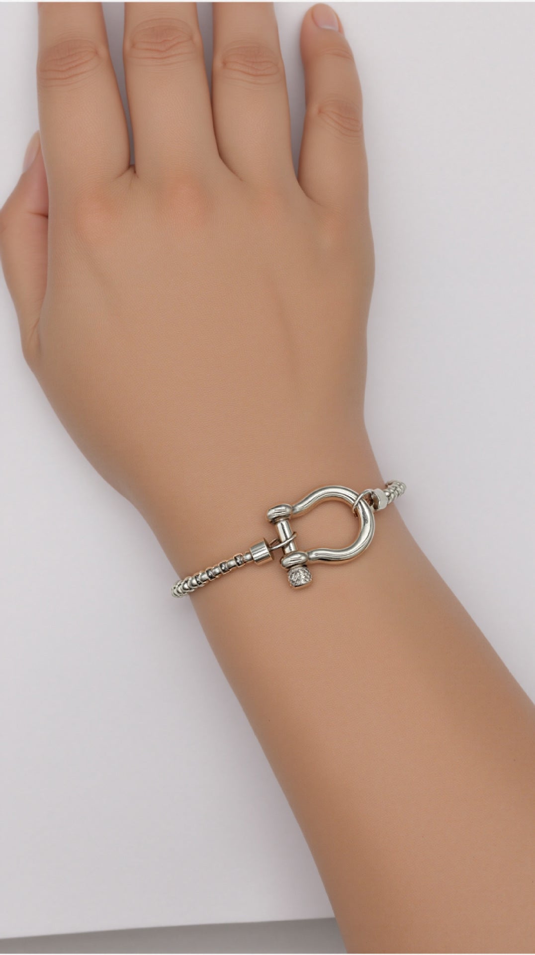 European and American ins light luxury style personality carabiner necklace 18k gold-plated stainless steel box chain necklace female and male hypoallergenic