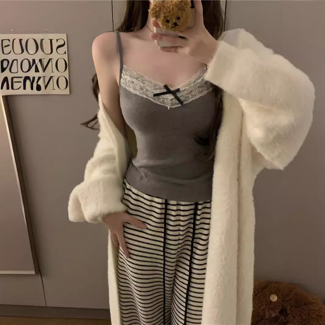 Lace camisole, women's 2024 spring and autumn new style with chest pad, one-piece pure desire, slim body, thin inside, and wear a top outside