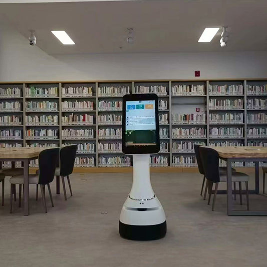The hotel restaurant takes the initiative to welcome and receive guests, advertises and promotes intelligent service robots to lead the visit, and intelligent welcome