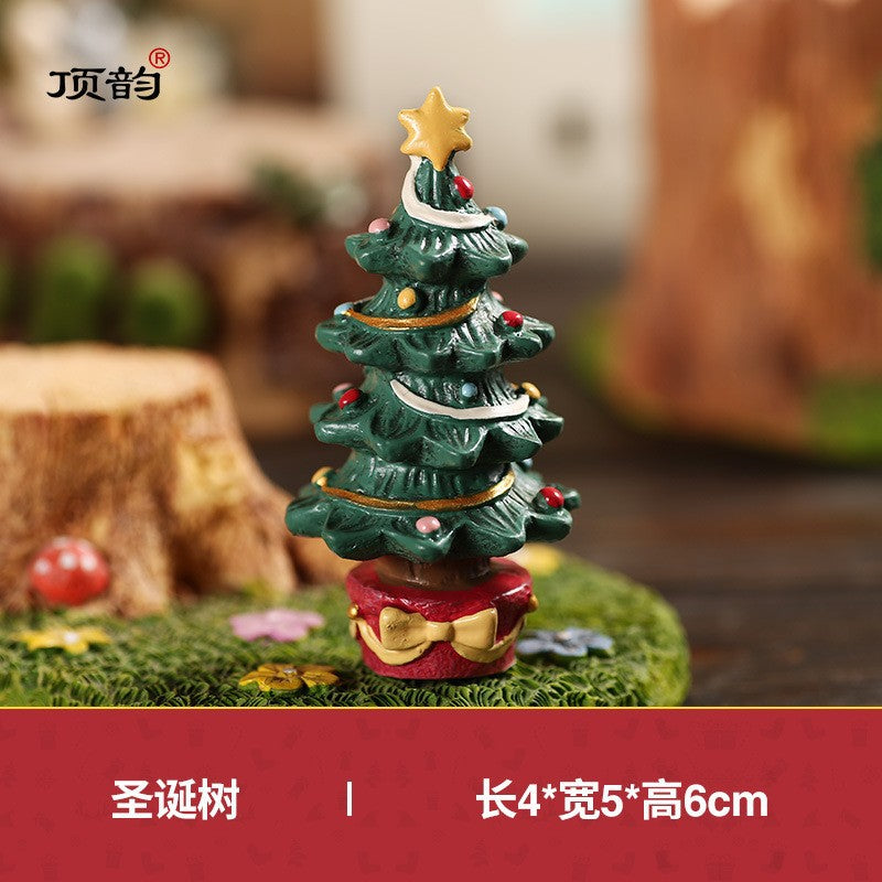 Christmas decorations, scene displays, shops, shopfronts, window ornaments, Christmas trees, tabletop ornaments, props
