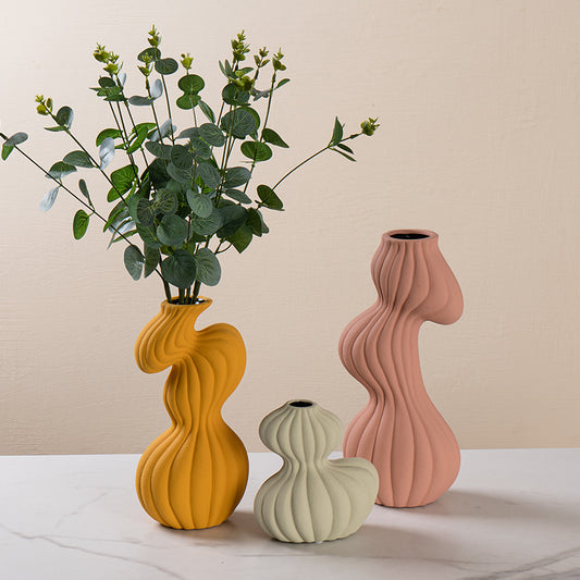 Manufacturer wholesale creative simple abstract art vase ornaments entrance wine cabinet homestay light luxury home soft decorations