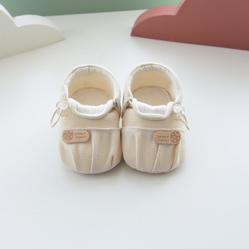 Spring and autumn baby shoes and socks for boys and women baby soft-soled shoes, summer newborn shoes to prevent the toddler shoes from being sent on behalf of a piece