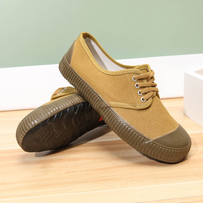 The manufacturer supplies student military training shoes for training shoes, liberation shoes, yellow rubber shoes, work shoes, vulcanized shoes, canvas men's shoes