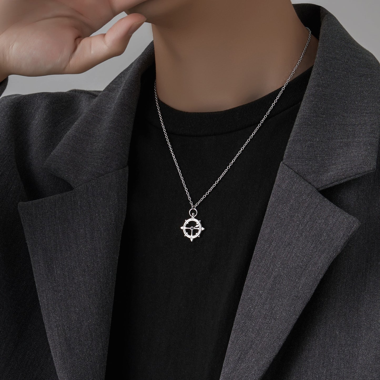 Rudder pendant necklace men's ins high-end design sense niche clavicle chain men's tide light luxury versatile men's jewelry