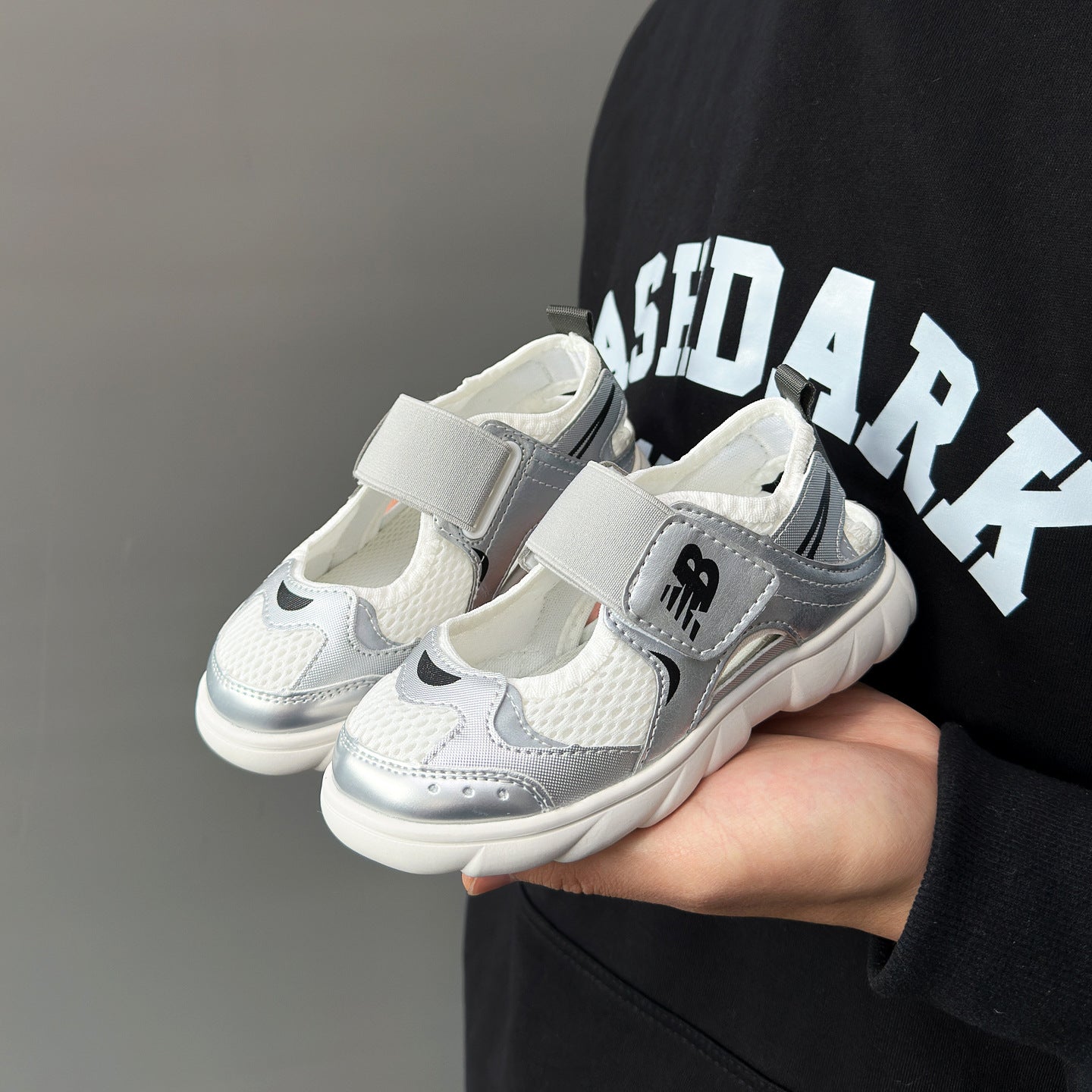 2026 New Children's Sneakers Breathable Mesh Velcro Baby Shoes Soft Sole Anti-Slip Trendy for Boys and Girls