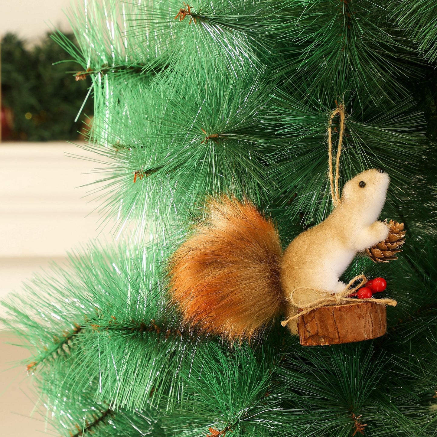 Cross-border new squirrel doll decoration Christmas decoration simulation squirrel pendant Christmas tree creative decoration
