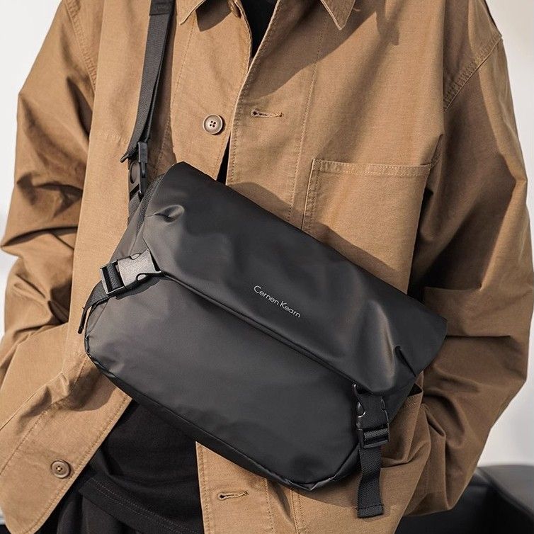 2026 New Versatile Business Trendy Brand Workwear Crossbody Bag Men's Casual One-Shoulder Small Square Bag Women's Japanese Trend Chest Bag