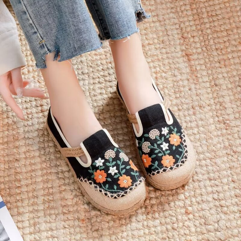 Spring new women's single shoes, one-foot pedals, fisherman's shoes, retro style linen round toe, casual cotton and linen shoes, old Beijing cloth shoes