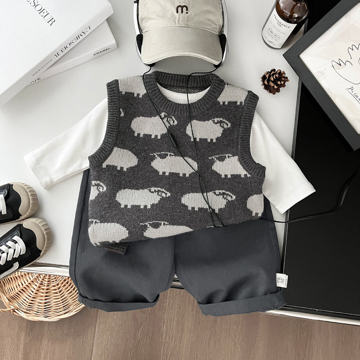 Korean version of children's clothing, boys' vests, spring and autumn, new infants, toddlers, cartoon animals, jacquard vests, children's versatile clothes