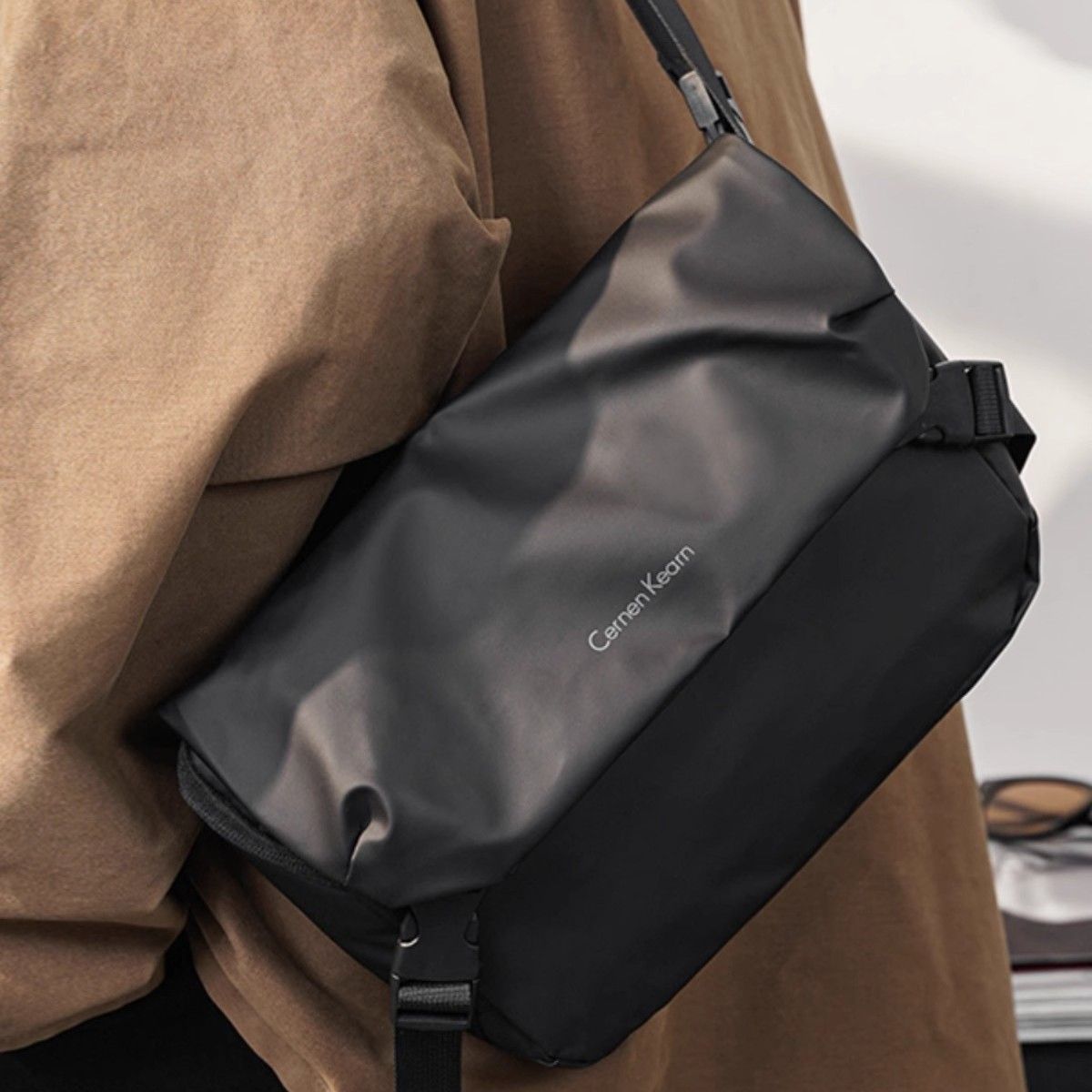 2026 New Versatile Business Trendy Brand Workwear Crossbody Bag Men's Casual One-Shoulder Small Square Bag Women's Japanese Trend Chest Bag