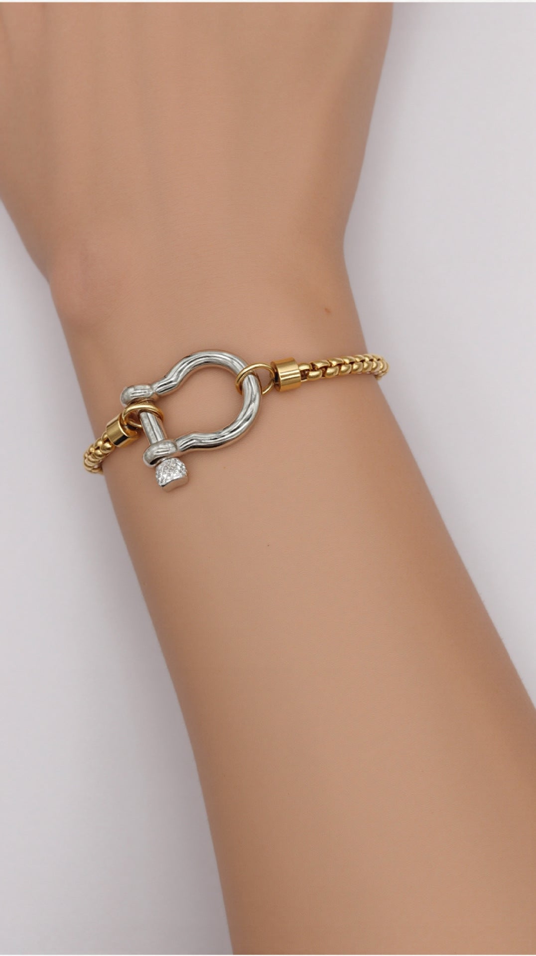 European and American ins light luxury style personality carabiner necklace 18k gold-plated stainless steel box chain necklace female and male hypoallergenic
