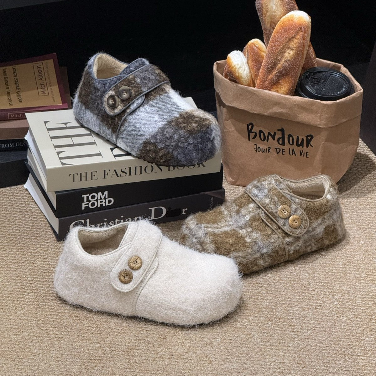 mollykiki Korean version of the hairy girl wears fleece ins 2025 winter new Velcro warm Birkenstock shoes trend