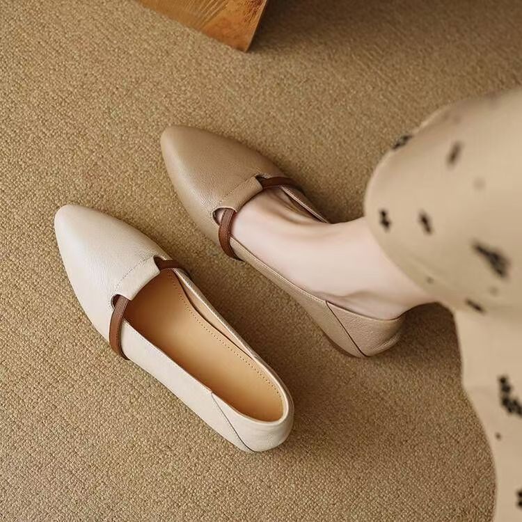 Single shoe women's new fall 2024 comfortable and versatile thick heel soft leather soft sole is not tiring to the feet, and the pointed low-heeled shoes are not tiring