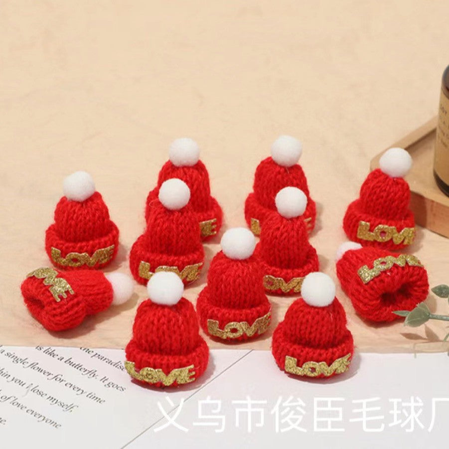 Cross-border mini woolen Santa hat scarf decoration doll pendant hand-knitted red and white Santa hat accessories in stock