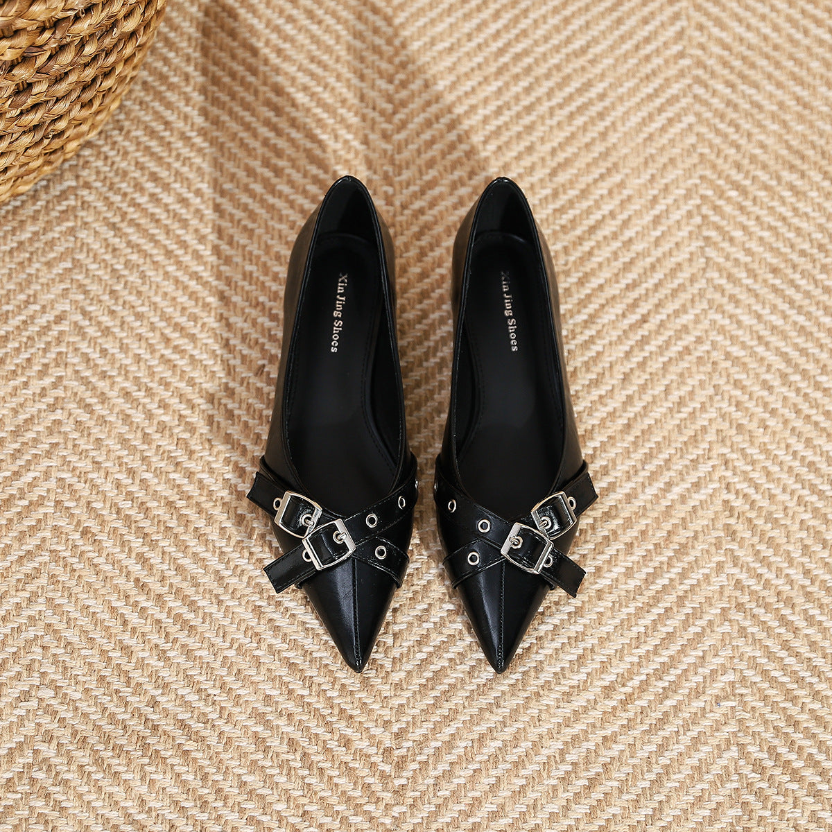 2008-9 Fashionable pointed toe low heeled single shoes new belt buckle pumps flat casual single shoes women