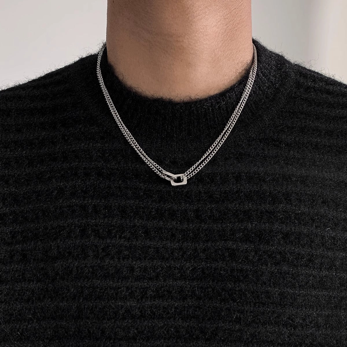 Titanium steel necklace boys do not fade, new high-end accessories, ruffian handsome men, decoration rings, interlocking light luxury collarbone chains