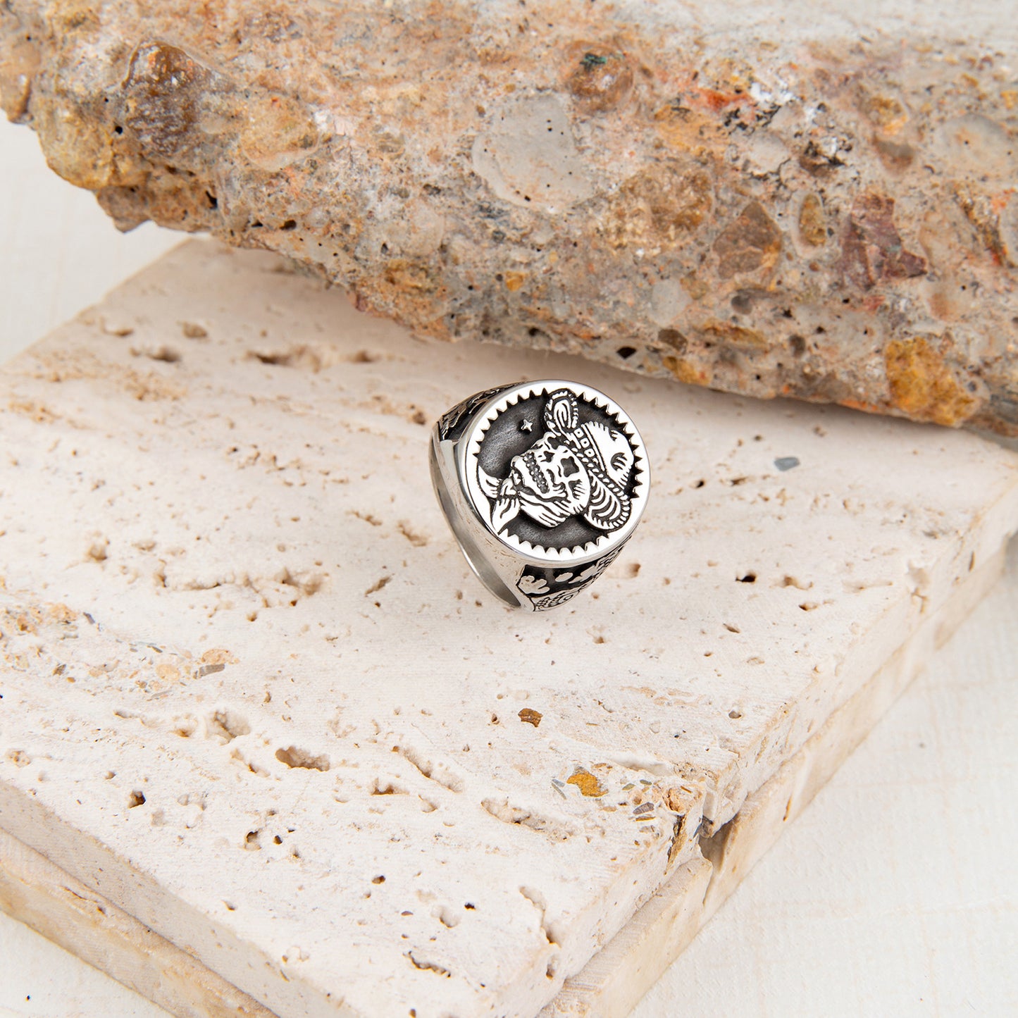 Cross-border jewelry wholesale European and American personality pipe skull titanium steel ring retro punk men's stainless steel ring