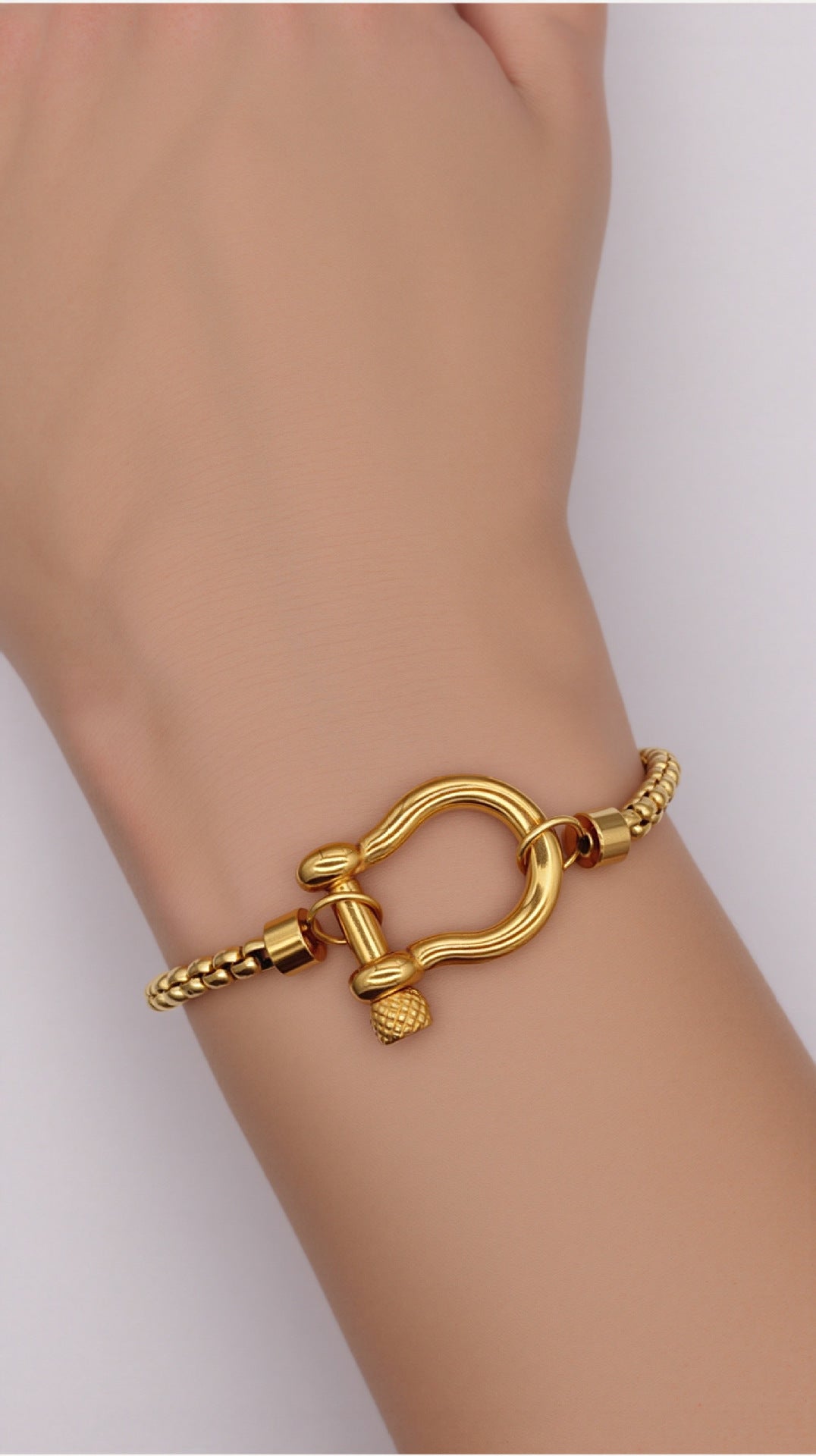 European and American ins light luxury style personality carabiner necklace 18k gold-plated stainless steel box chain necklace female and male hypoallergenic