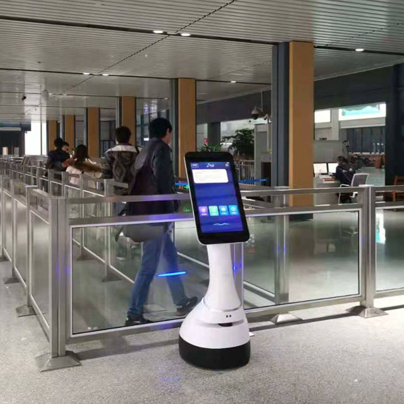 The hotel restaurant takes the initiative to welcome and receive guests, advertises and promotes intelligent service robots to lead the visit, and intelligent welcome