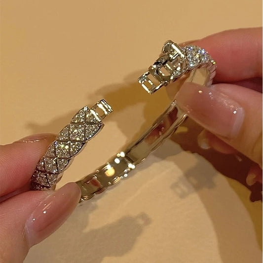 "Star Curtain Color" French retro rhombic pattern full of diamond bracelets, simple high-end palace style, personality hand ornament women
