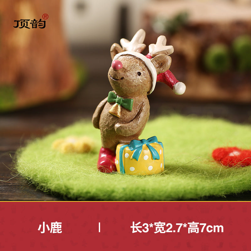 Christmas decorations, scene displays, shops, shopfronts, window ornaments, Christmas trees, tabletop ornaments, props