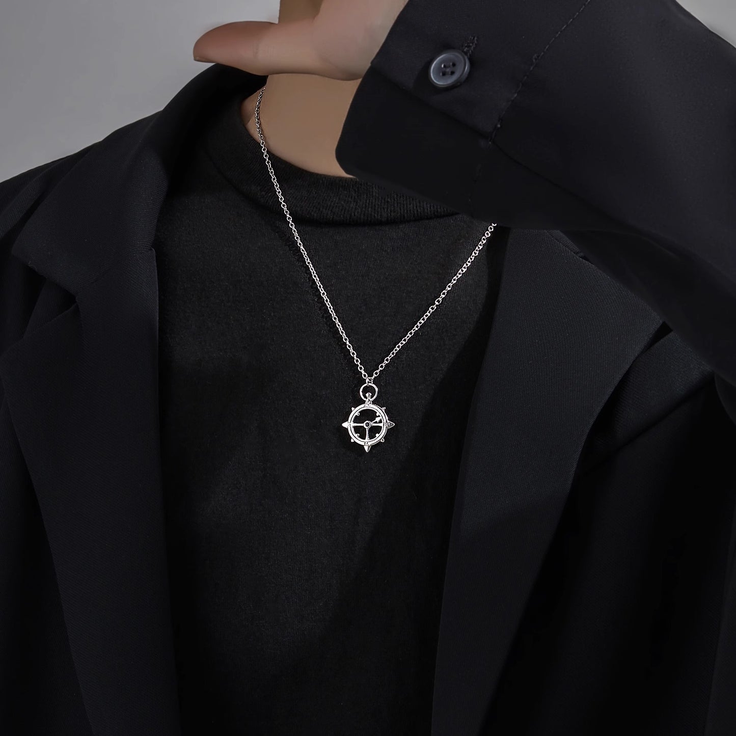 Rudder pendant necklace men's ins high-end design sense niche clavicle chain men's tide light luxury versatile men's jewelry