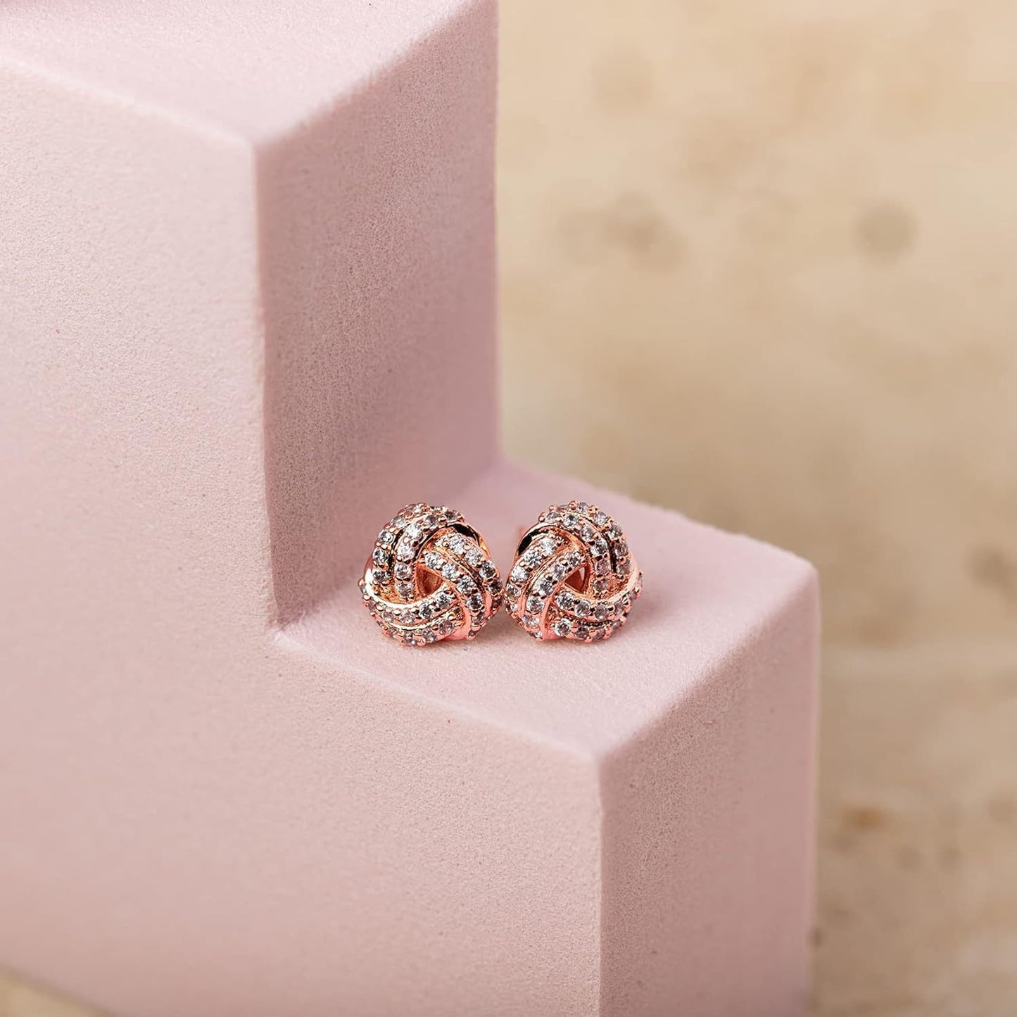 2024 Amazon Hot Selling New Design Sense Love Knot Stud Earrings Fashion Commuting Versatile High-end Cool Wind Earrings