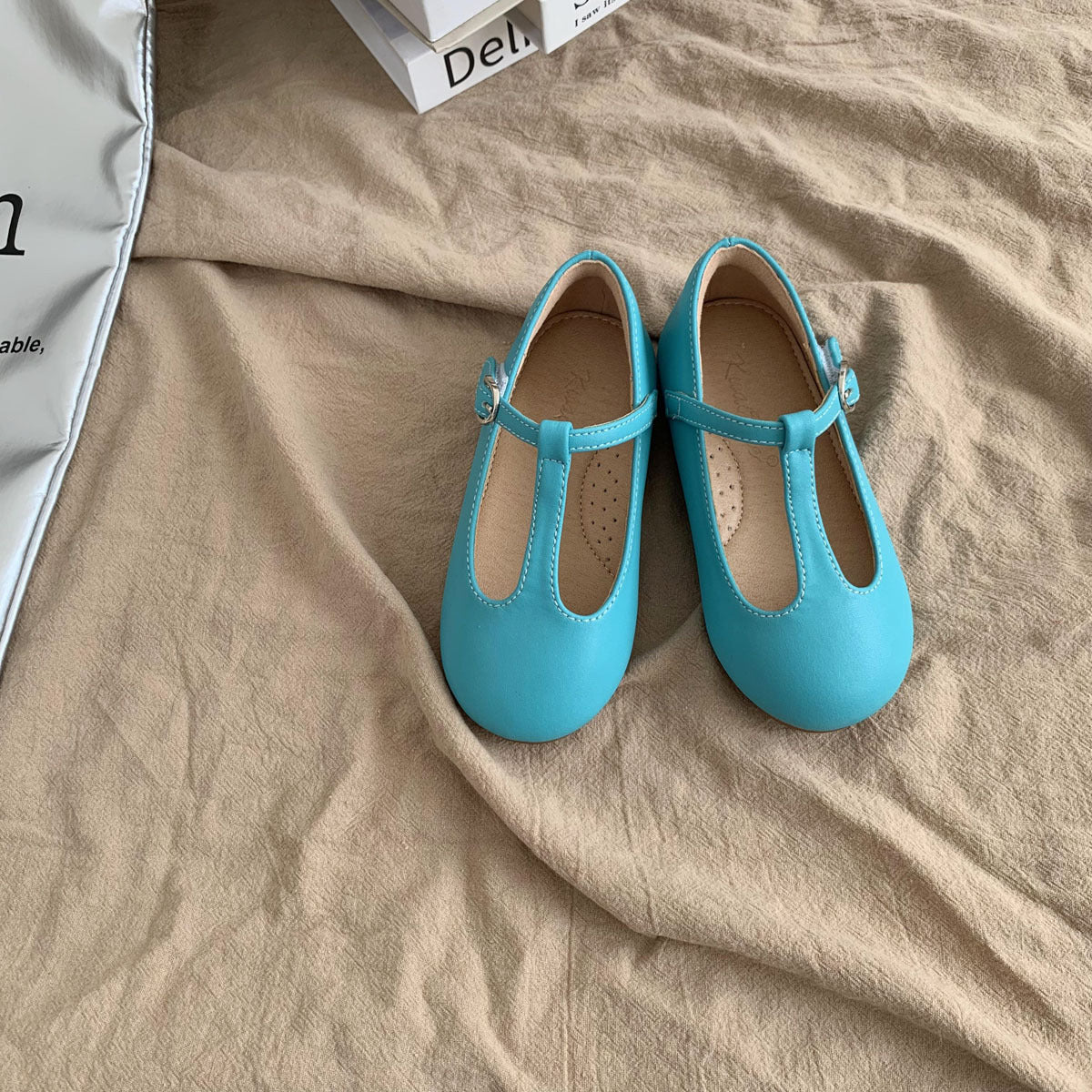 Korean children's shoes are niche foreign soft-soled leather shoes, shallow and versatile, retro princess shoes, flat soles, solid color girls' single shoes, trendy