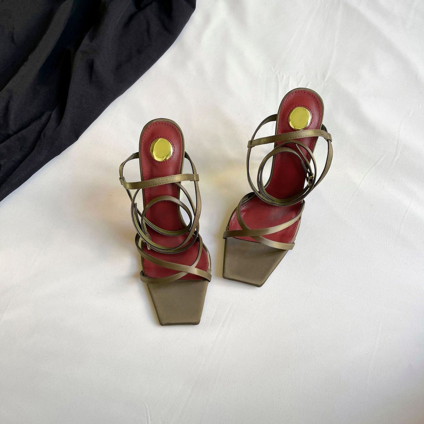 Gold letter heel sandals women's 2025 European and American new temperament cross open toe with thin heel sexy royal sister